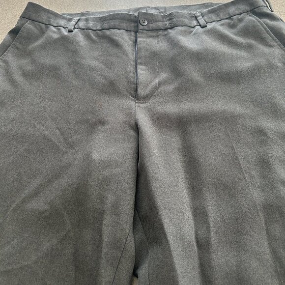 Van Heusen Traveler Dress Pants - Black (Charcoal) - Size 40/32 - Picture 1 of 10